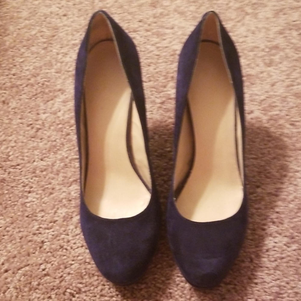 Shoes - Picture 3 of 4